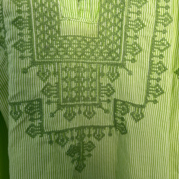 Life Style Size 1X light, flowing, green shirt, 3/4 sleeve - Picture 4 of 6